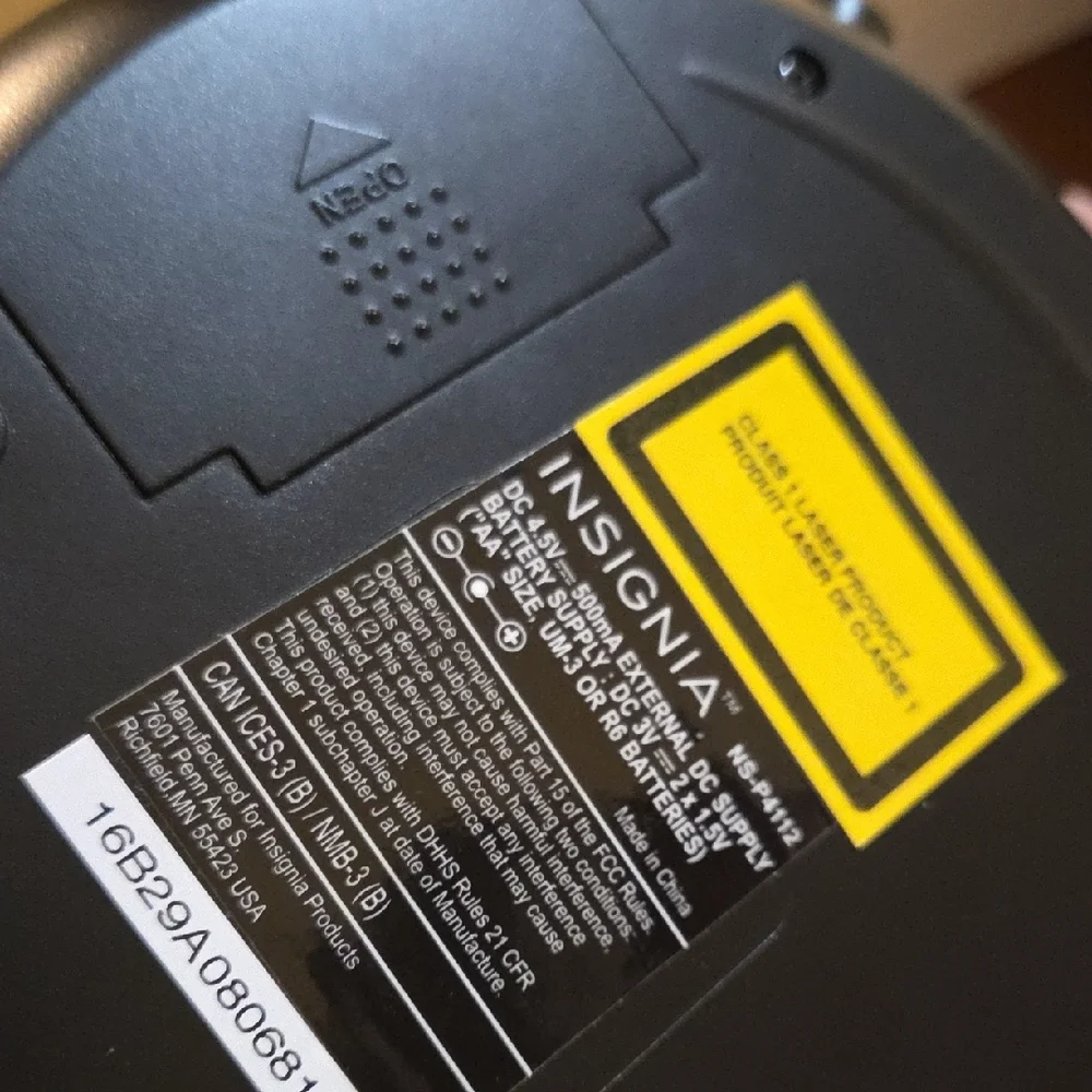 Insignia NS-P4112 Portable CD Player Personal Discman 60 Sec Anti-Shock Tested - Picture 6 of 6